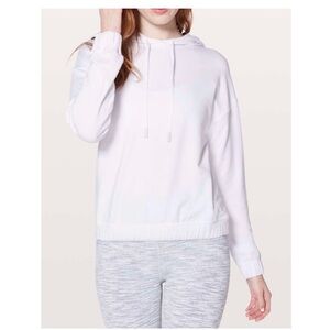 Lululemon Women’s Twisted & Tucked White Pullover Hoodie Sweater Size 6, W3AVHS
